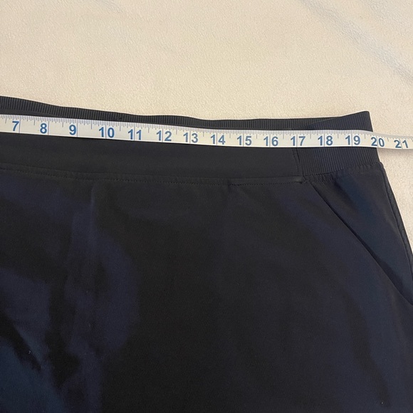 32 degrees Cool- Black golf Skort with pockets. Like new - Picture 4 of 6